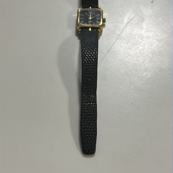 LAST CALL Vintage Gucci Gold Square Stack Black Dial Quartz Watch - Picture 4 of 12